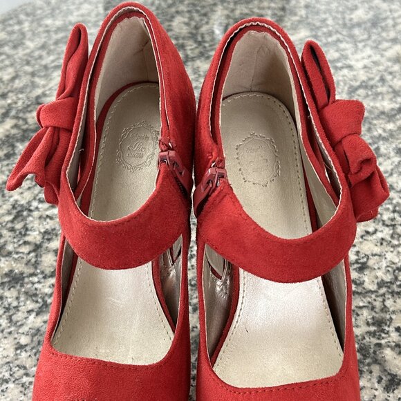 Women's Stiletto Red Suede Heels - Picture 10 of 15